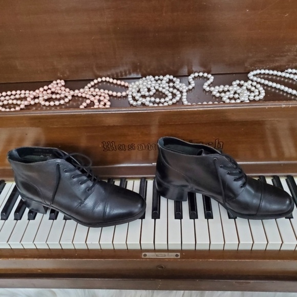 Bay Club Leather Desert Boots 6.5 EXCELLENT CONDITION - Picture 2 of 10